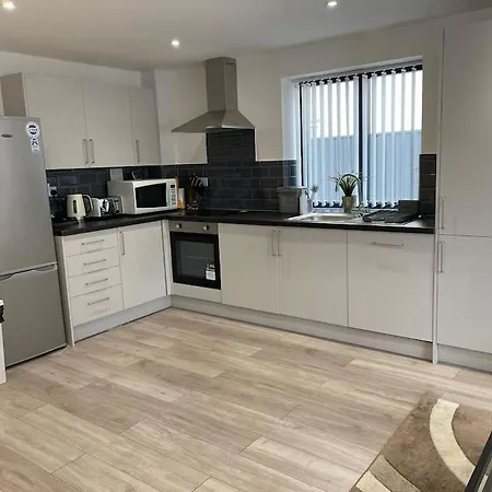 Maisy Lodge - Two Bed Lux Flat - Parking, Netflix, Wifi - Close To Blenheim Palace & Oxford - F2 Kidlington Exterior photo