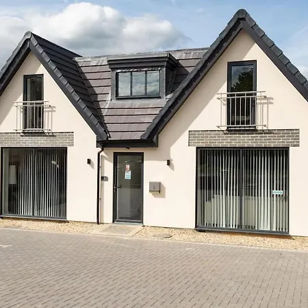 Maisy Lodge - Two Bed Lux Flat - Parking, Netflix, Wifi - Close To Blenheim Palace & Oxford - F2 Kidlington Exterior photo