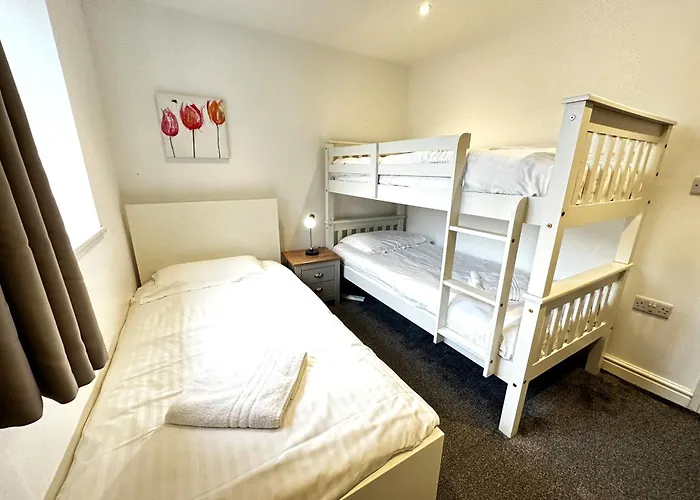 Maisy Lodge - Two Bed Lux Flat - Parking, Netflix, Wifi - Close To Blenheim Palace & Oxford - F2