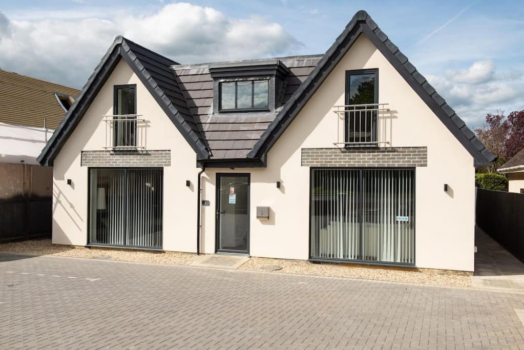 Maisy - Two Bed Lux Flat - Parking, Netflix, Wifi - Close To Blenheim Palace & Oxford - F2 Kidlington