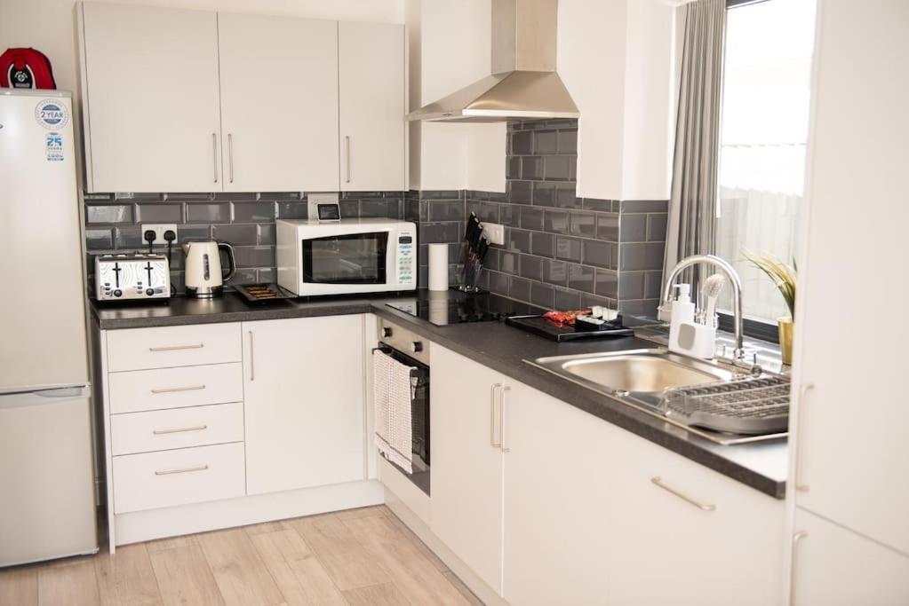 Apartment Maisy - Two Bed Lux Flat - Parking, Netflix, Wifi - Close To Blenheim Palace & Oxford - F2