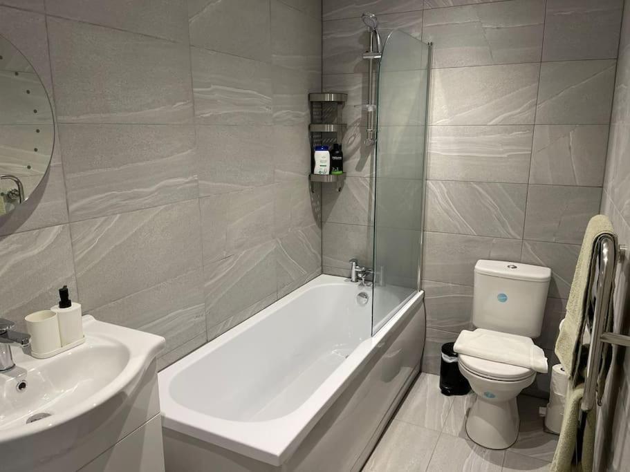 Apartment Maisy - Two Bed Lux Flat - Parking, Netflix, Wifi - Close To Blenheim Palace & Oxford - F2 *