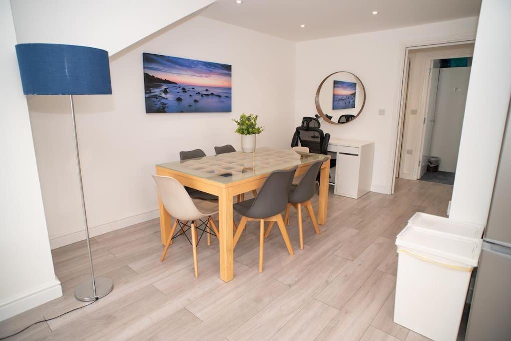 Apartment Maisy - Two Bed Lux Flat - Parking, Netflix, Wifi - Close To Blenheim Palace & Oxford - F2 *
