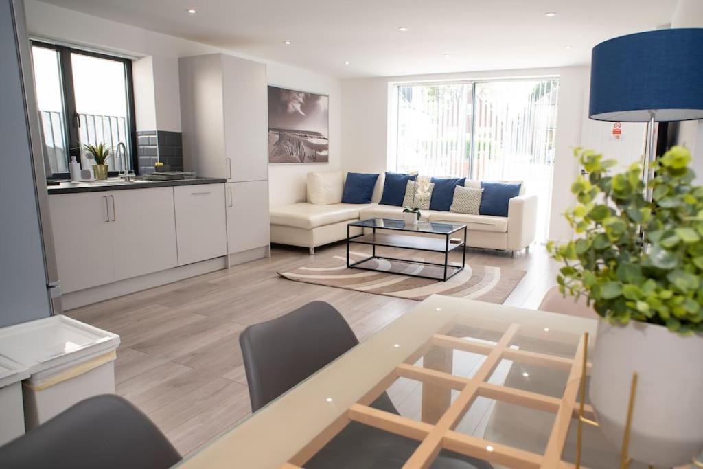 Apartment Maisy - Two Bed Lux Flat - Parking, Netflix, Wifi - Close To Blenheim Palace & Oxford - F2 Kidlington