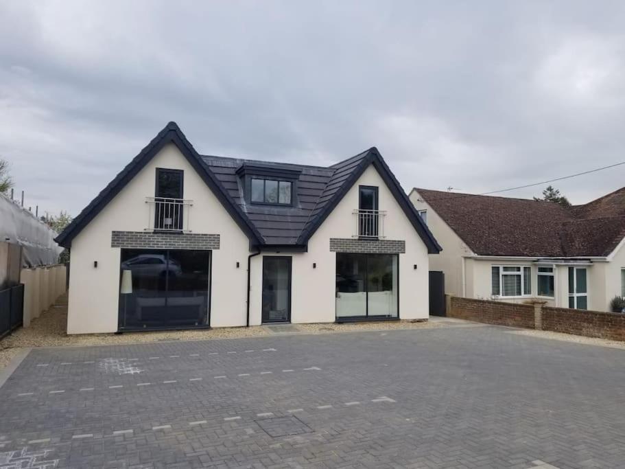 Maisy - Two Bed Lux Flat - Parking, Netflix, Wifi - Close To Blenheim Palace & Oxford - F2