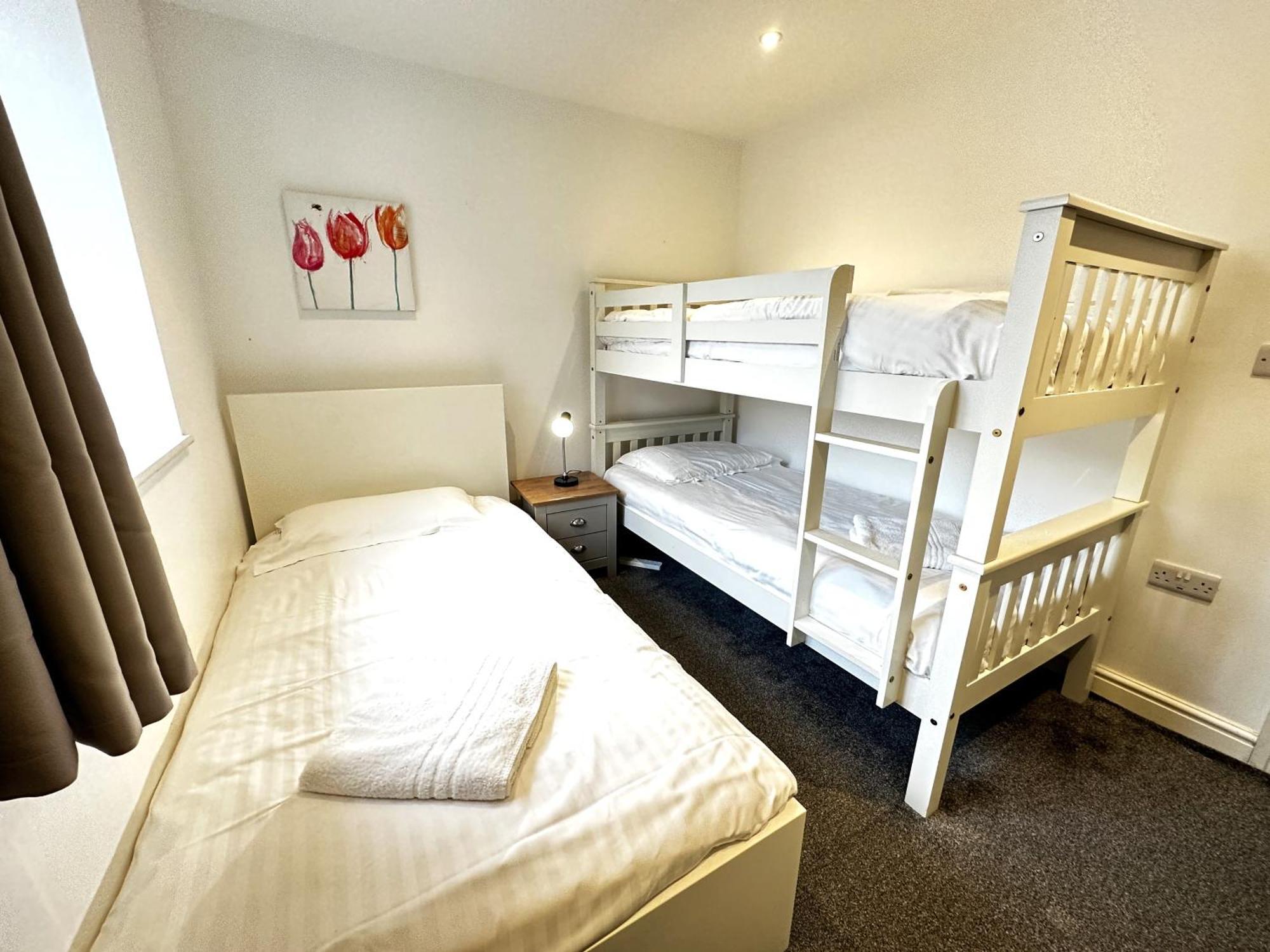 Maisy - Two Bed Lux Flat - Parking, Netflix, Wifi - Close To Blenheim Palace & Oxford - F2 Apartment Kidlington